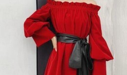 红色连衣裙配什么颜色腰带好看？