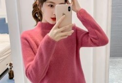 玫红色毛衣外套配什么样的打底衫？