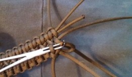 衣服腰带固定绳怎么编？