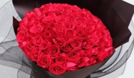 男朋友送99朵玫瑰花怎样表达说说？