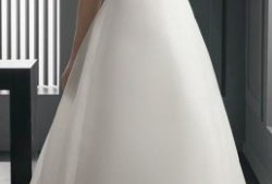 矮个子新娘穿什么婚纱好看，适合身材矮小新娘穿的婚纱？