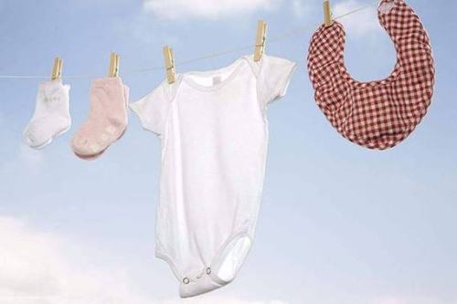 新生儿穿旧衣服的寓意？