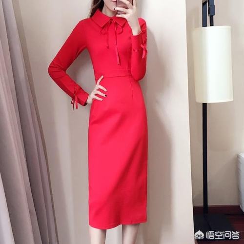 酒红色的连衣裙怎么搭配好看呢？