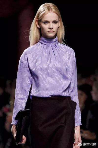 浅紫色半高领紧身毛衣，可以怎么搭配？