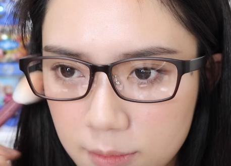 眼镜妆怎么画，求学生妹眼镜妆教程？